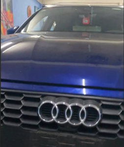 AUDI AZUL